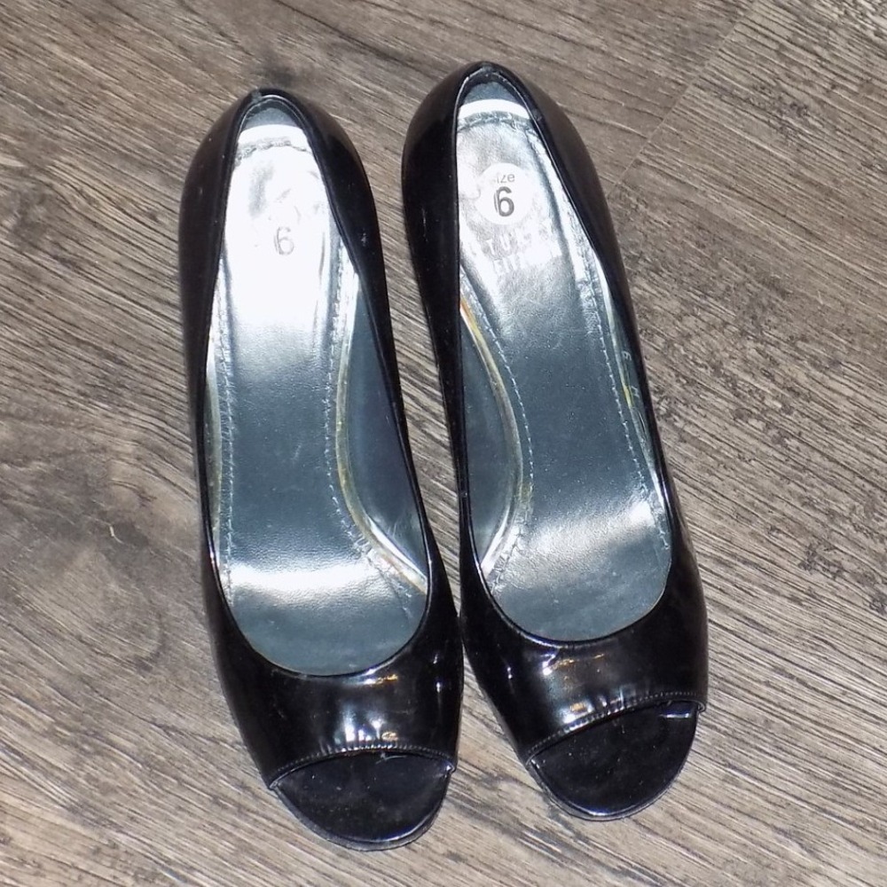 Stuart Weitzman Peep Toe Pumps Women Size 6 Black Good Patent Leather NW83124